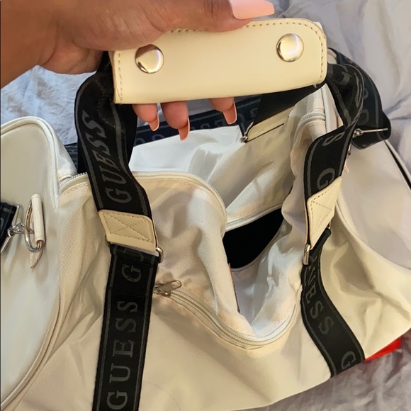 Guess Duffle Bag - Picture 5 of 8